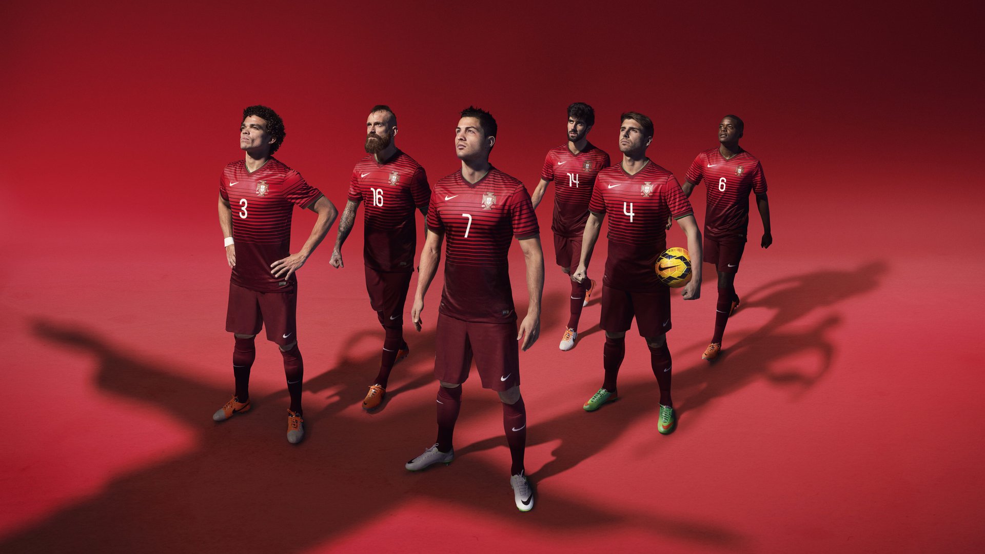 中国足球推动“足球+”多元融合发展战略，中国足球发展面临的机遇与挑战